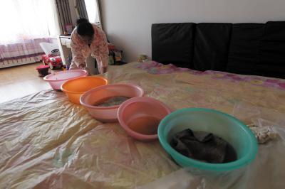 扶沟楼上漏水，住户失联，小区没物管，业主维权难！律师来支招……